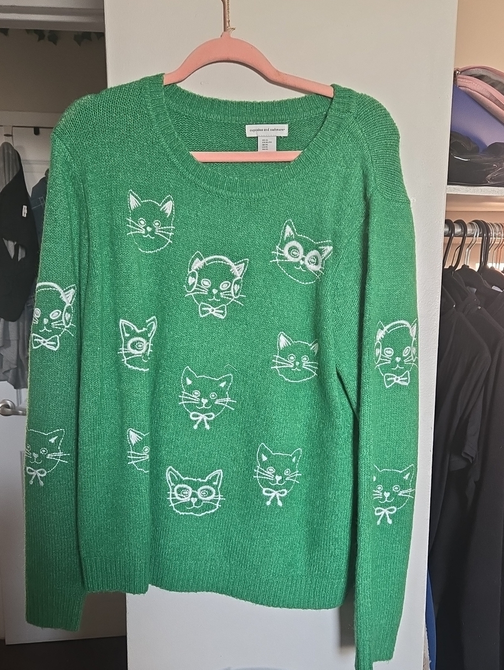 croft & barrow Green Crewneck Sweater with White Cat Motif